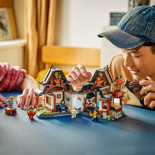LEGO® NINJAGO® 15-Jarig Jubileum: Smederij De Vier Wapens - Bouwset - 6 Minifiguren - 71858