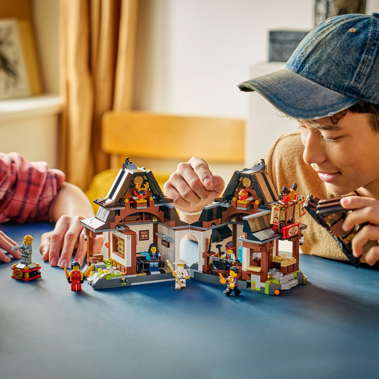 LEGO® NINJAGO® 15-Jarig Jubileum: Smederij De Vier Wapens - Bouwset - 6 Minifiguren - 71858