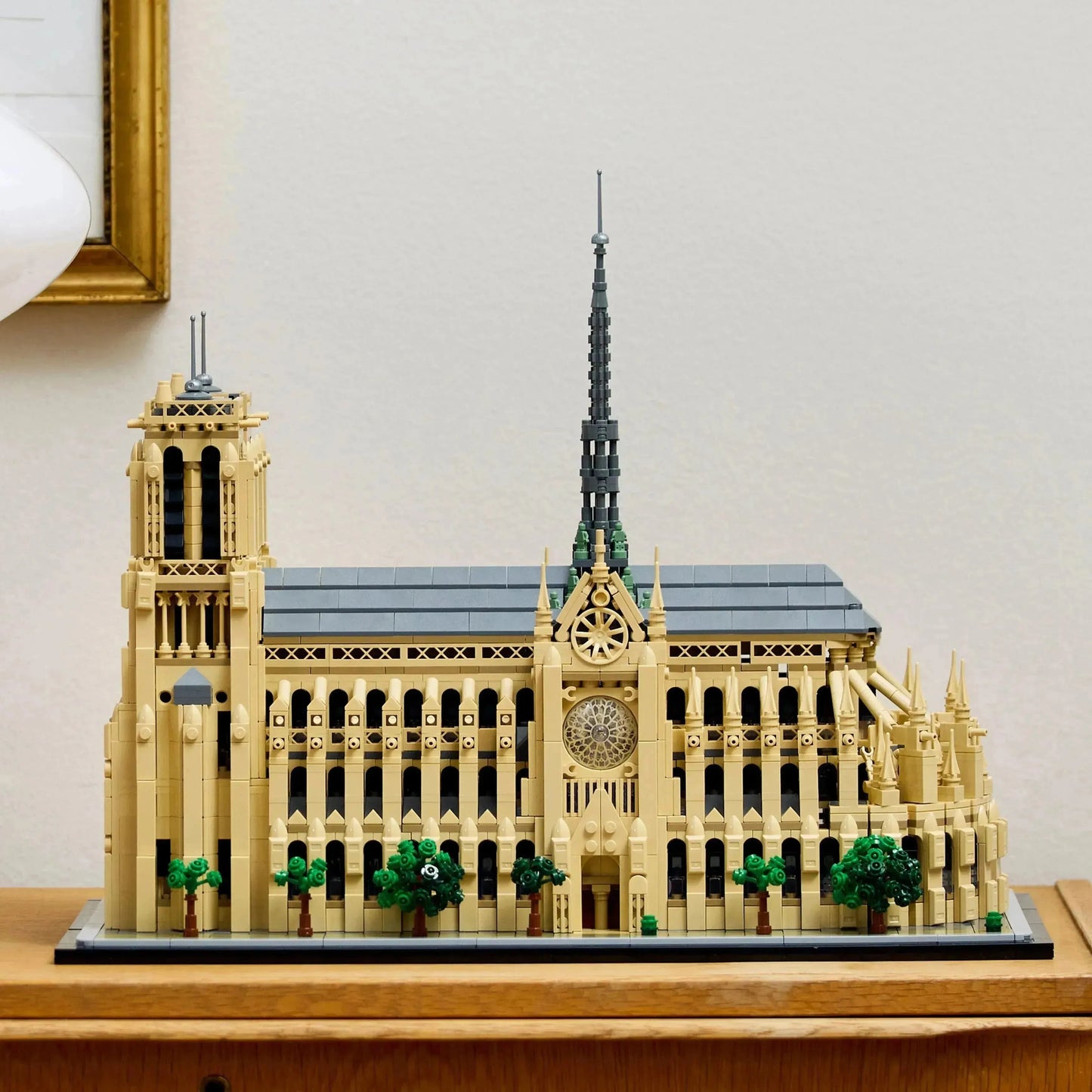 LEGO The Notre-Dame de Paris 21061 Architecture