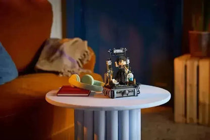 LEGO Wednesday Addams figuur 76780 Wednesday